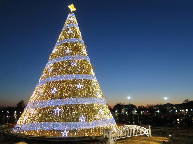 Louis Vuitton's 12-story Christmas tree on the Fifth Avenue is a