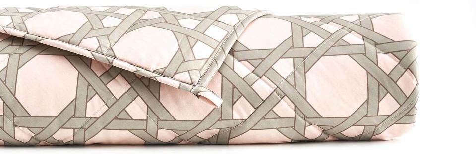 YnM Cooling Weighted Blanket with 100% Bamboo Viscose in Pink Geometry