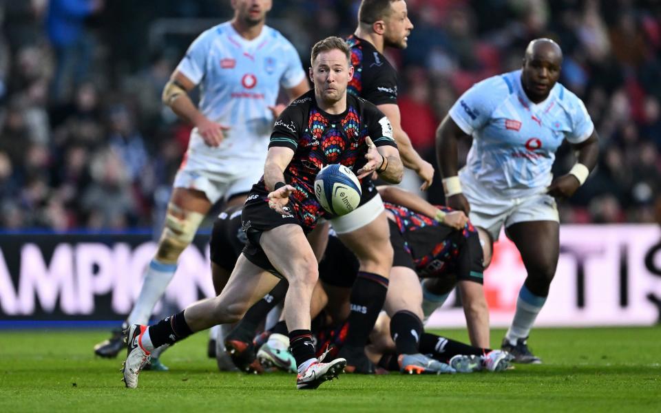 Kieran Marmion of Bristol Bears lines up a pass during the Investec Champions Cup match between Bristol Bears and Vodacom Bulls at Ashton Gate on January 13, 2024 in Bristol, England