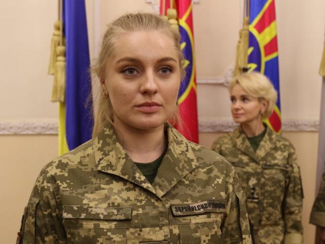 Ukraine unveils military uniforms for women after complaints that  ill-fitting men's clothes hindered them on the frontline - Yahoo Sports