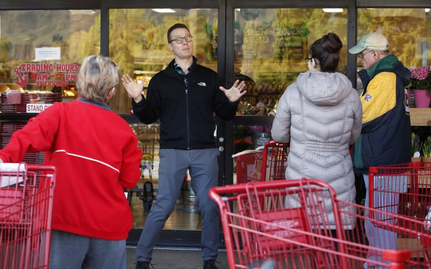 507745_la-me_grocery-shopping-seniors_1_ALS.jpg