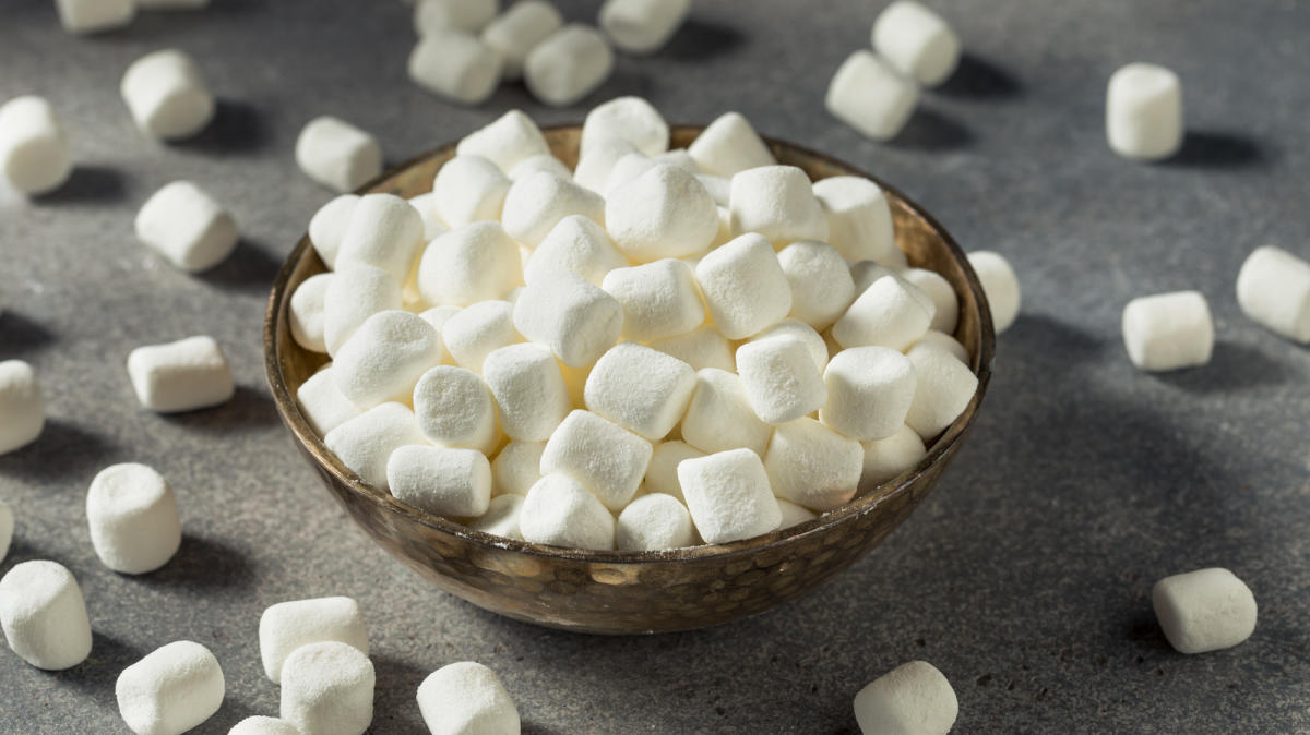 Freeze Dried Marshmallow Chunks #cornstarch #cornstarchchunks #cornsta, corn starch eating