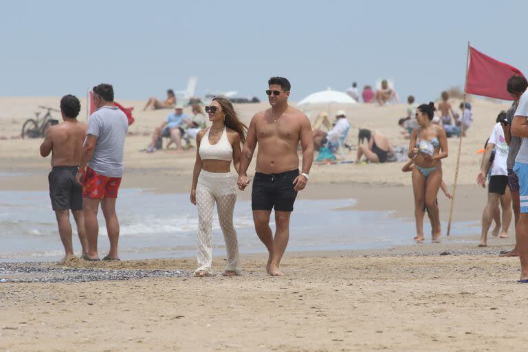 Al parecer, el vínculo entre el letrado y su clienta Camila Homs no terminó en buenos términos. Ahora, el letrado y su esposa disfrutan de unas vacaciones en Punta del Este, cerca de su ex representada, que este verano se alojó en la zona de La Mansa 