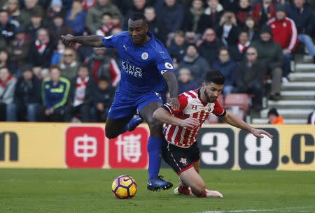 Football Soccer Britain - Southampton v Leicester City - Premier League - St Mary's Stadium - 22/1/17 Southampton's Shane Long is fouled by Leicester City's Wes Morgan in the area resulting in a penalty to Southampton Action Images via Reuters / Paul Childs Livepic