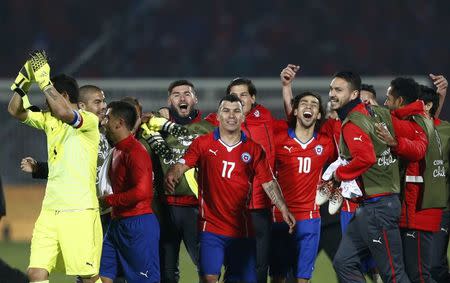 Chile players celebrate after defeating Peru in their Copa America 2015 semi-final soccer match at the National Stadium in Santiago, Chile, June 29, 2015.   REUTERS/Marcos Brindicci