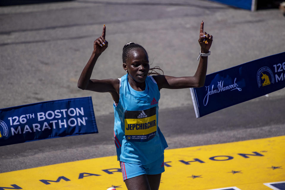 Peres Jepchirchir crosses the finish line.