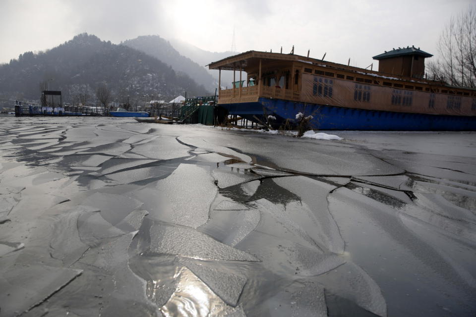 A view of the frozen parts of Dal Lake