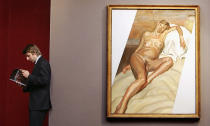 Iconique, Kate Moss inspire de nombreux artistes. En 2002, le célèbre peintre Lucian Freud, pour qui la reine Elizabeth II a également accepté de poser, immortalise le top model nue et enceinte. Le tableau est adjugé à 5 millions de dollars, en 2005. Quelques années plus tard, c’est au tour de Marc Quinn de prendre Kate pour muse. Il crée "Siren", une statue en or 18 carats. Elle est vendue pour 1 million de dollars. ©Getty Images