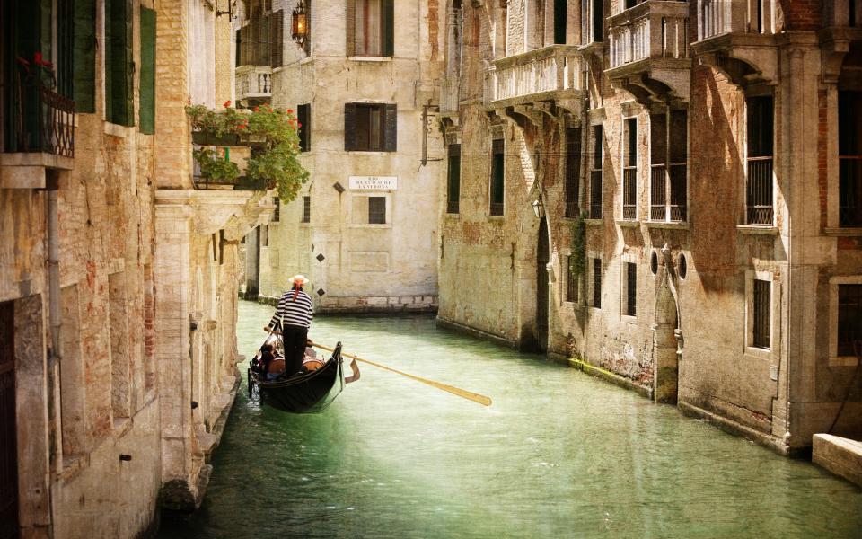 A tourist has been filmed attacking a gondolier in Venice - Credit: iStock