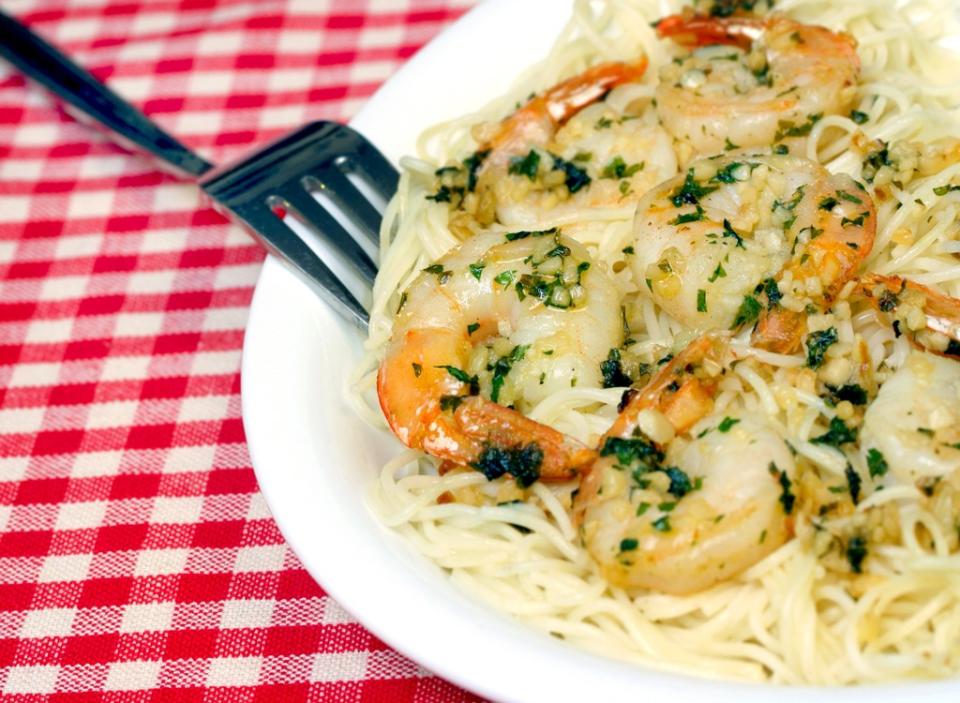 plate of shrimp scampi