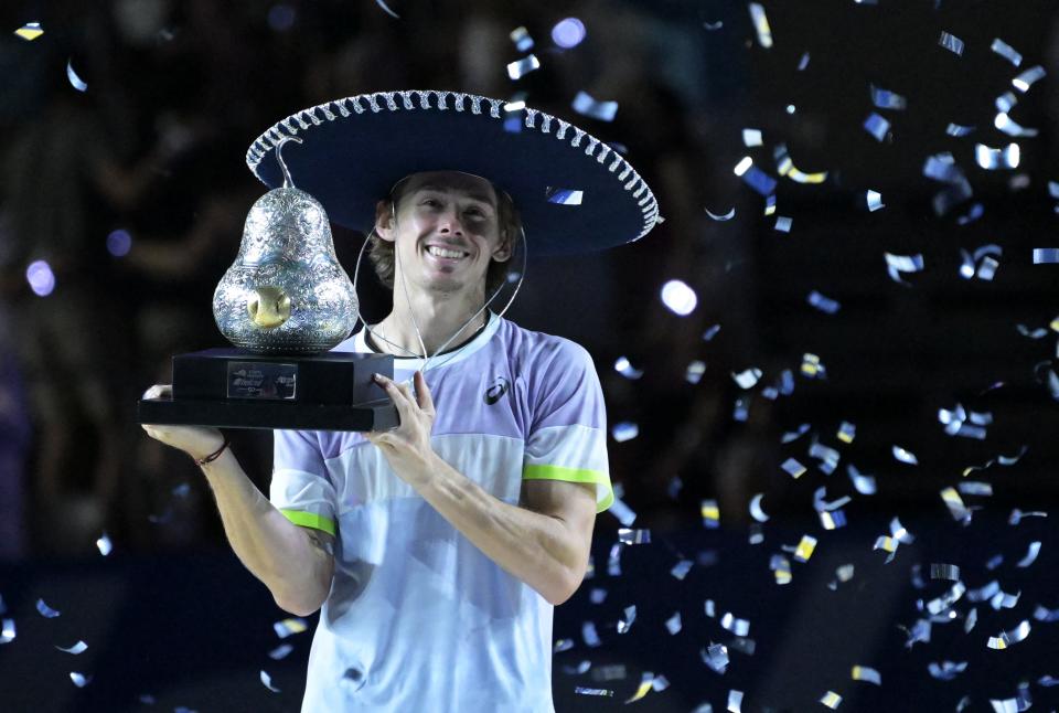 Alex De Minaur celebrating his Mexican Open title.