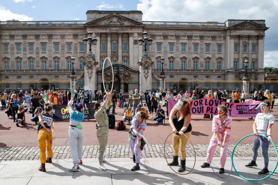 Protesters stage a demonstration outside Buckingham Palace (Getty Images)