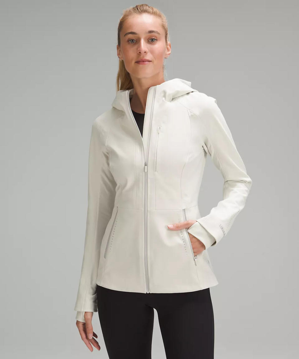 Cross Chill Jacket. Image via lululemon.