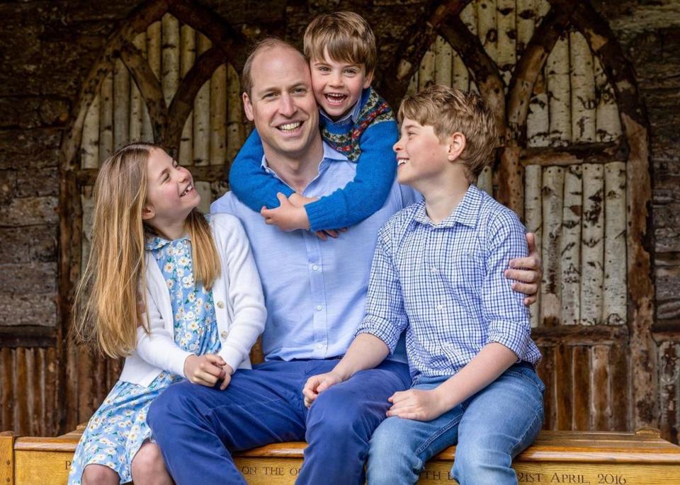 威廉王子將在凱特王妃住院期間，花更多時間照顧3個孩子。（翻攝X@KensingtonRoyal）