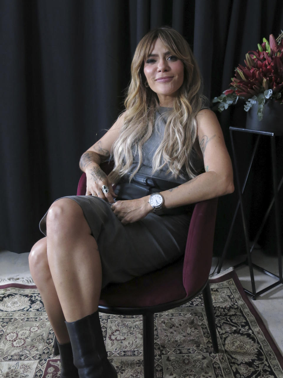 La cantautora puertorriqueña Kany García posa durante una entrevista para promover su álbum "García" en la Ciudad de México el 14 de mayo de 2024. (Foto AP/Berenice Bautista)