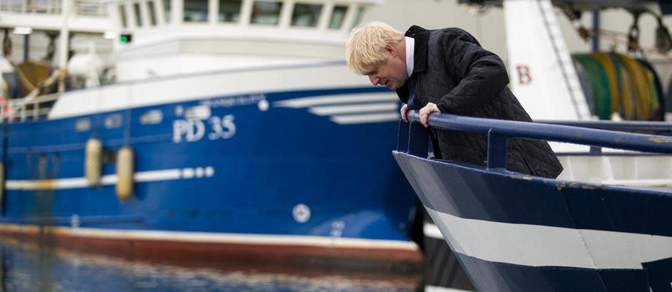 Boris Johnson considère que la souveraineté britannique doit primer absolument et ne serait prêt qu’à un agrément annuel avec les pêcheurs européens.
