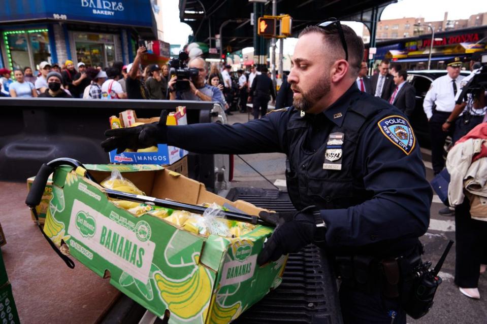 Cops and city staffers converged on the illicit open-air market shortly after 4:30 p.m., grabbing merchandise. James Keivom