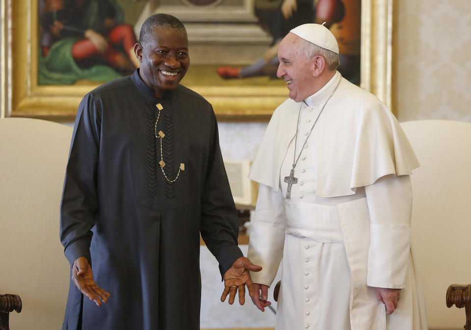 Pope Francis and Nigerian President Goodluck Jonathan smile during a private audience at the Vatican, Saturday, March 22, 2014. (AP Photo/Tony Gentile, Pool)