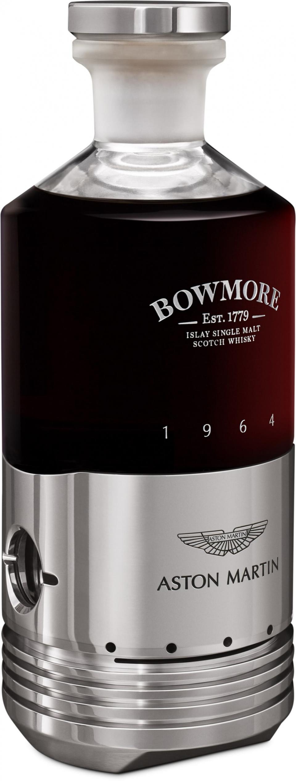 C_4.2_Black_Bowmore_DB5_Bottle_Three_Quarter_Cut_Out.jpg