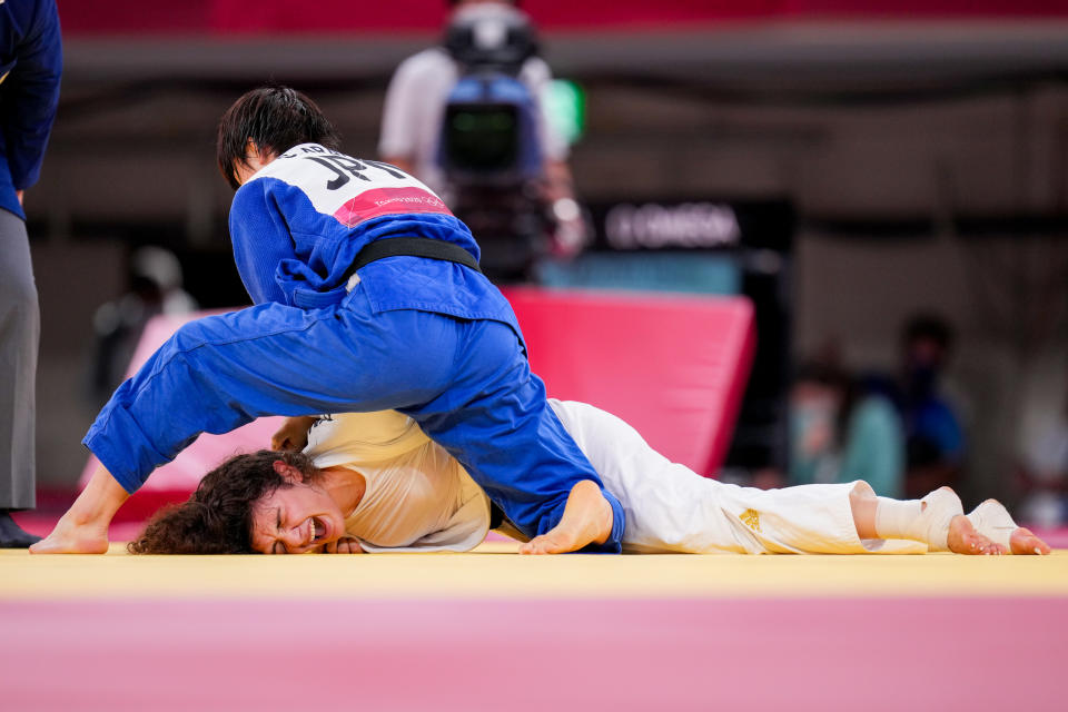 <p>TOKYO, JAPAN - JULY 28: Madina Taimazova of Russia and Chizuru Arai of Japan competing on Women -70 kg during the Tokyo 2020 Olympic Games at the Nippon Budokan on July 28, 2021 in Tokyo, Japan (Photo by Yannick Verhoeven/BSR Agency/Getty Images)</p> 