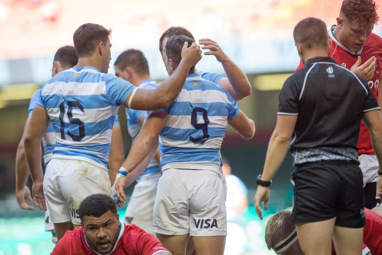 Tomas Cubelli (Argentina) celebra tras anotar su try.