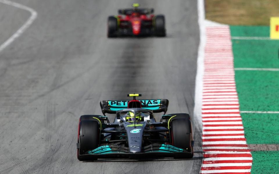 Lewis Hamilton of Great Britain driving the (44) Mercedes AMG Petronas F1 Team W13 on track during the F1 Grand Prix of Spain at Circuit de Barcelona-Catalunya on May 22, 2022 in Barcelona, Spain - Getty Images/Joe Portlock