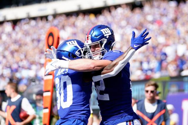 📸 WHITE OUT: Best of Giants in Color Rush