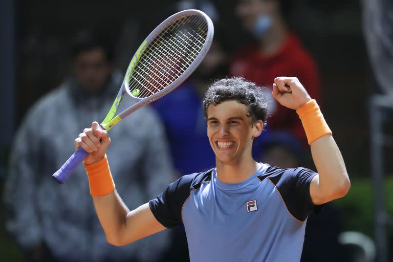 Anoche, en el Challenger de Buenos Aires: el festejo del tenista argentino Juan Manuel Cerúndolo.