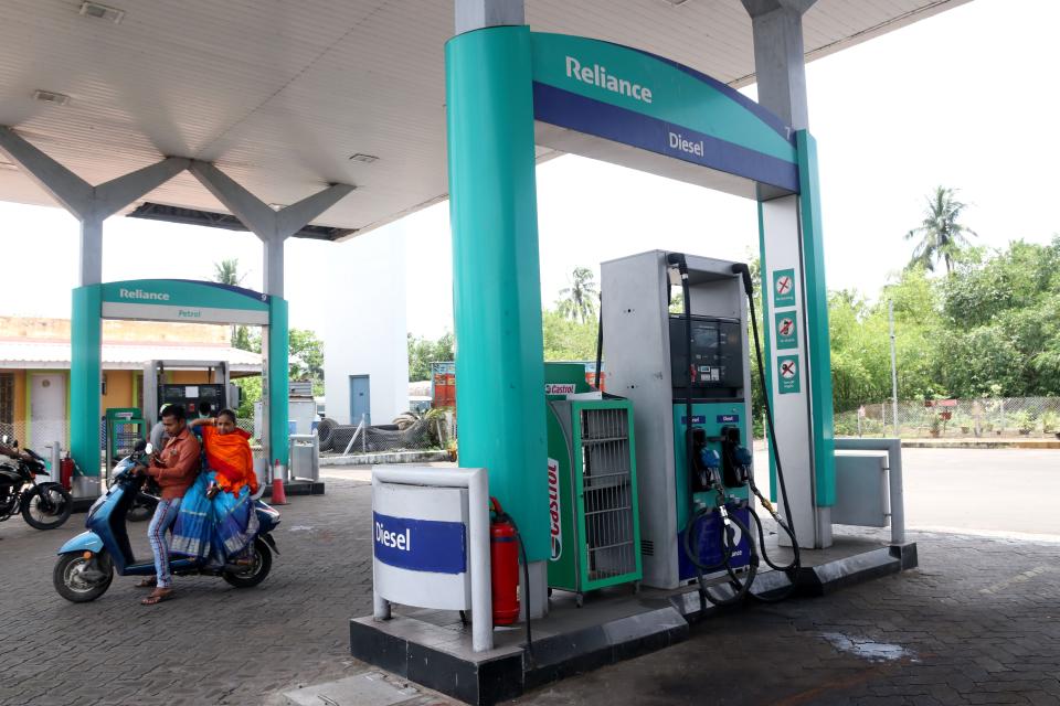 Of the 1,394 petrol pumps that Reliance operates, 518 are company owned and the remaining dealer operated,RIL outperforms industry in petrol, diesel sales from its 1,400-odd outlets, near Kolkata in 2020.