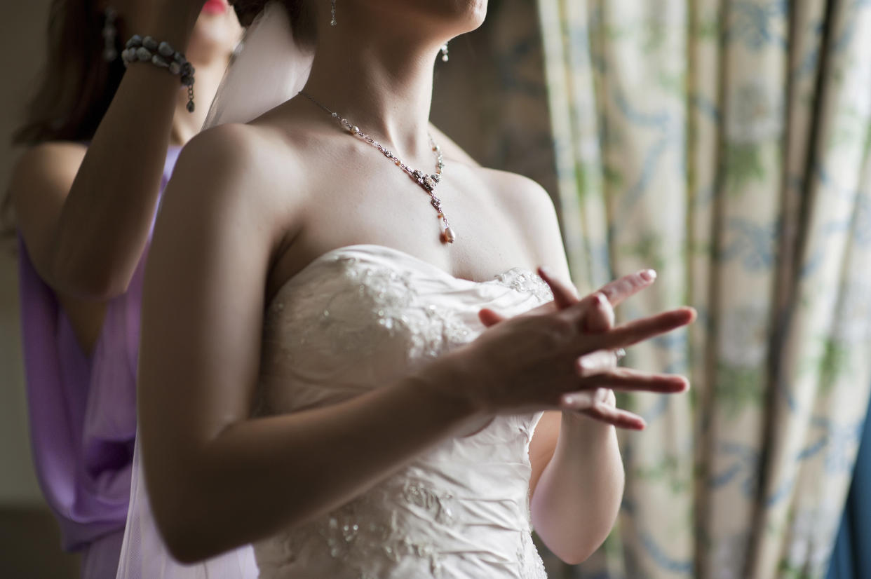 Brides and grooms reveal what they would change about their&nbsp;weddings if they were doing it all over again. (Photo: Daniel Sheehan Photographers via Getty Images)