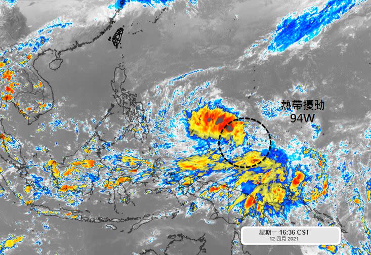 位於菲律賓東方的熱帶擾動預估將形成「舒力基」颱風，氣象專家吳聖宇表示，路徑預報逐漸趨於一致，可能在菲律賓以東就轉東北。（圖／翻攝自「天氣職人-吳聖宇」粉專）