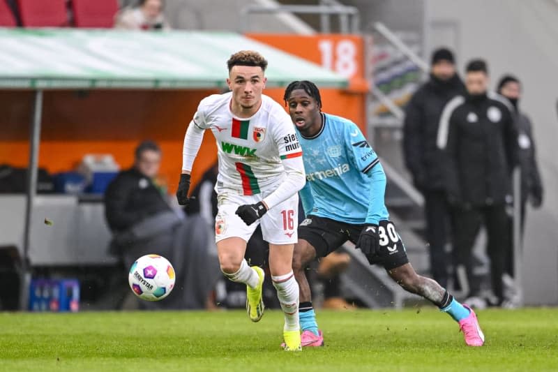 Augsburg's Ruben Vargas (L) and Leverkusen's Jeremie Frimpong (R) battle for the ball during the German Bundesliga soccer match between FC Augsburg and Bayer Leverkusen at the WWK Arena. Harry Langer/dpa