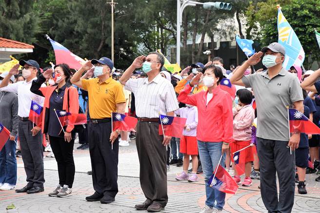 賴峰偉在雙十節許下三個願望，盼望疫情解封、台海穩定、澎湖進步，鄉親都能在和平幸福的環境下生活。（澎湖縣政府提供）