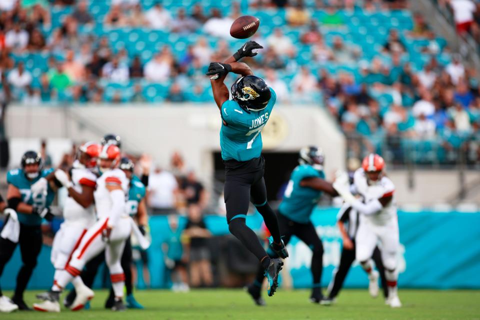 Zay Jones was targeted four times and caught two passes for the Jaguars against Cleveland last week, the only receiver to catch more than one pass on the first offense.