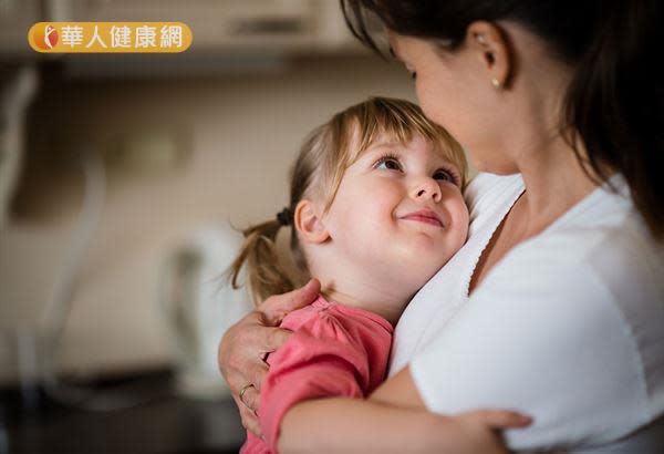 在嬰兒時期，透過擁抱，有助於迷走神經與腦部的連結，對於嬰兒長大之後，能在面對壓力時，能表現出較好的抗壓性。