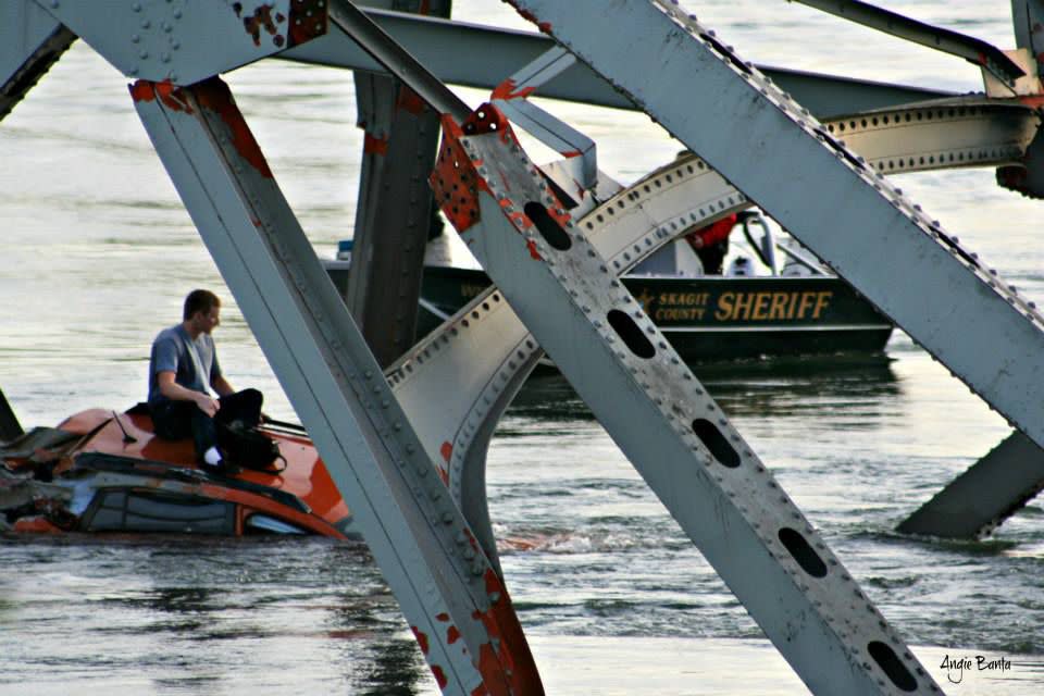 A KIRO 7 Eyewitness News viewer captured images of the collapsed Interstate 5 bridge into the Skagit River.