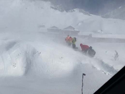 Climbers await rescue after an avalanche hit in Deurali: CAPT. ANANDA THAPA/via REUTERS