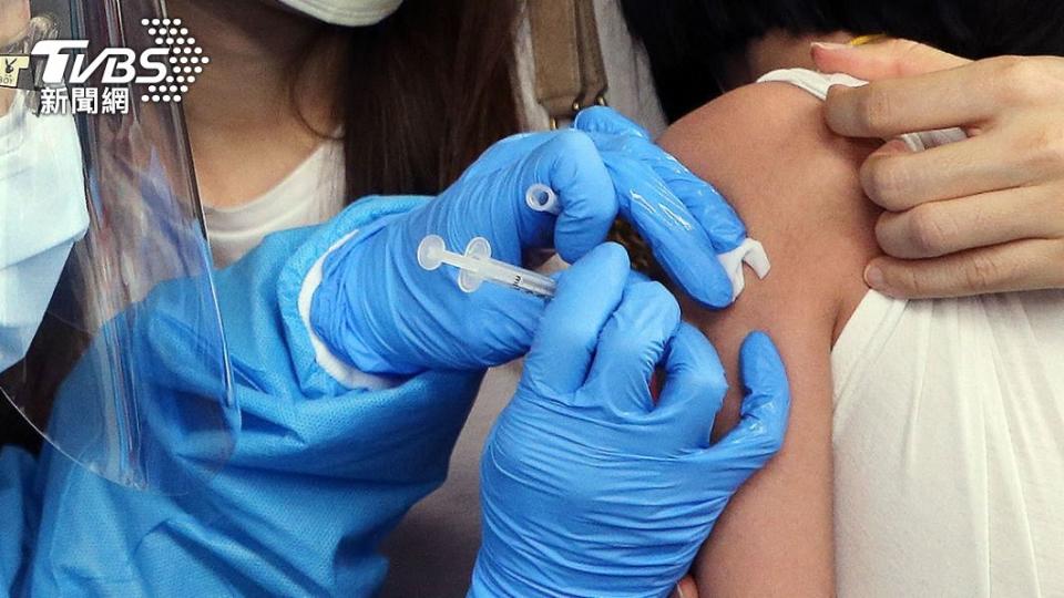 兒童接種疫苗。（圖／TVBS）