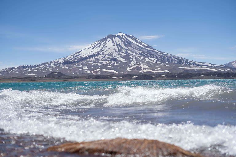 La Laguna del Diamante tiene 70 metros de profundidad y da inicio al río del mismo nombre