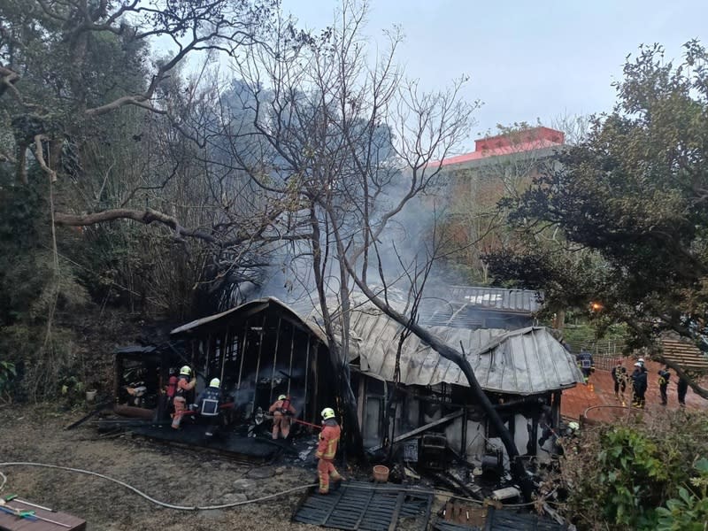 中華大學校友會館餐廳火警  消防局派員撲滅 新竹市消防局表示，中華大學7日下午發生火警，起 火建築物為行政大樓旁校友會館的餐廳，現場為1樓 建築物，火勢已被撲滅，所幸無人受傷。 （新竹市消防局提供） 中央社記者郭宣彣傳真  113年3月7日 