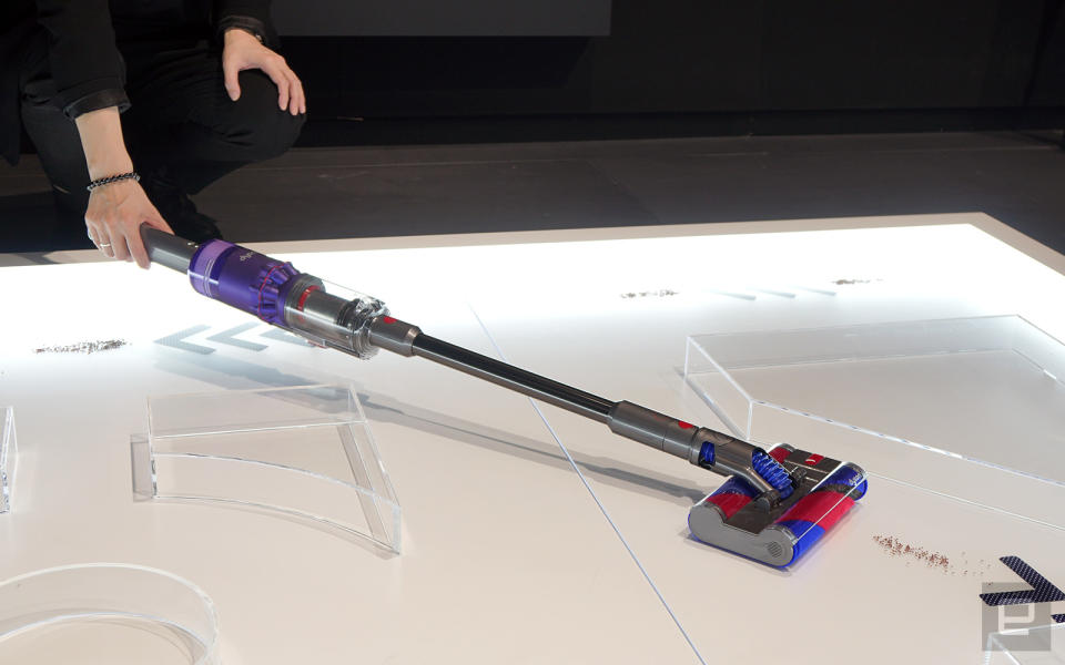 <p>Dyson Omni Glide</p>
