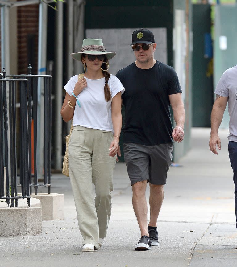 Matt Damon fue visto dando un paseo con su esposa, Luciana Barroso, en la ciudad de Nueva York