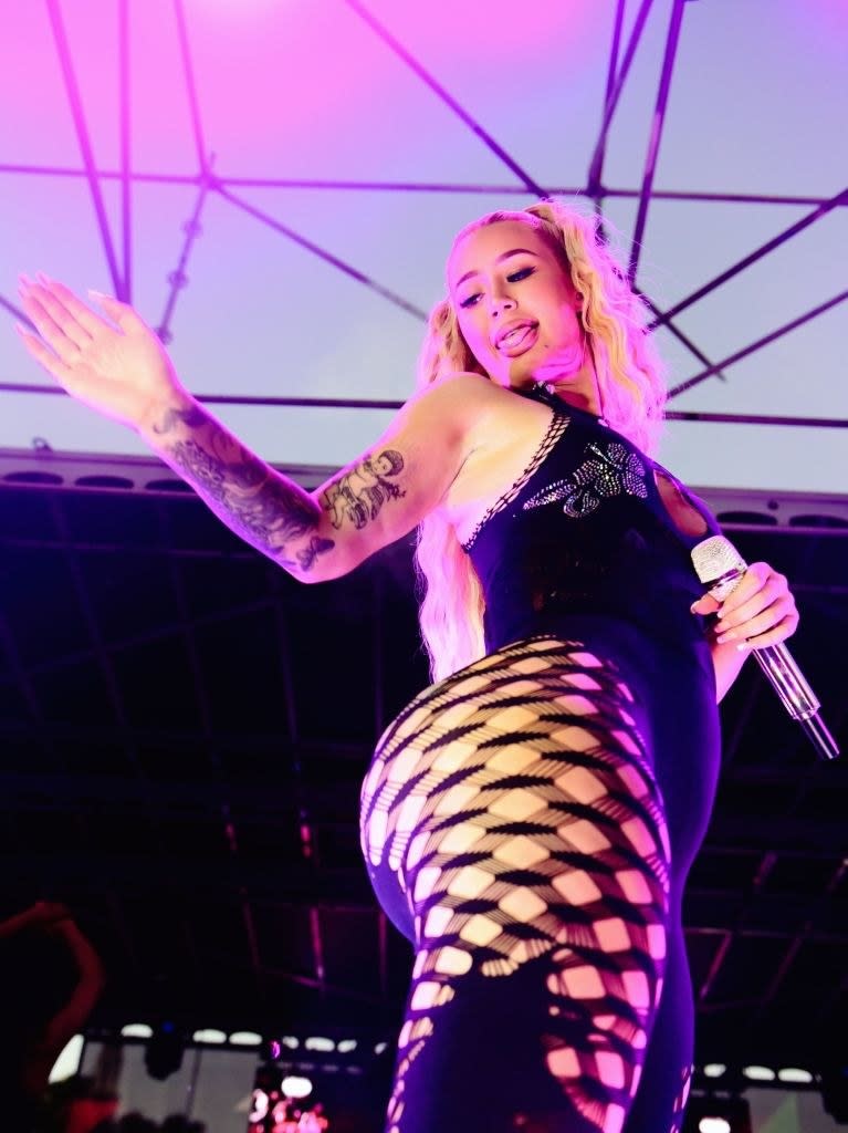 closeup of Iggy on stage