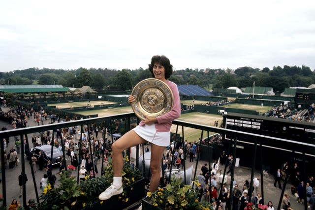 Virginia Wade with the Wimbledon trophy in 1977