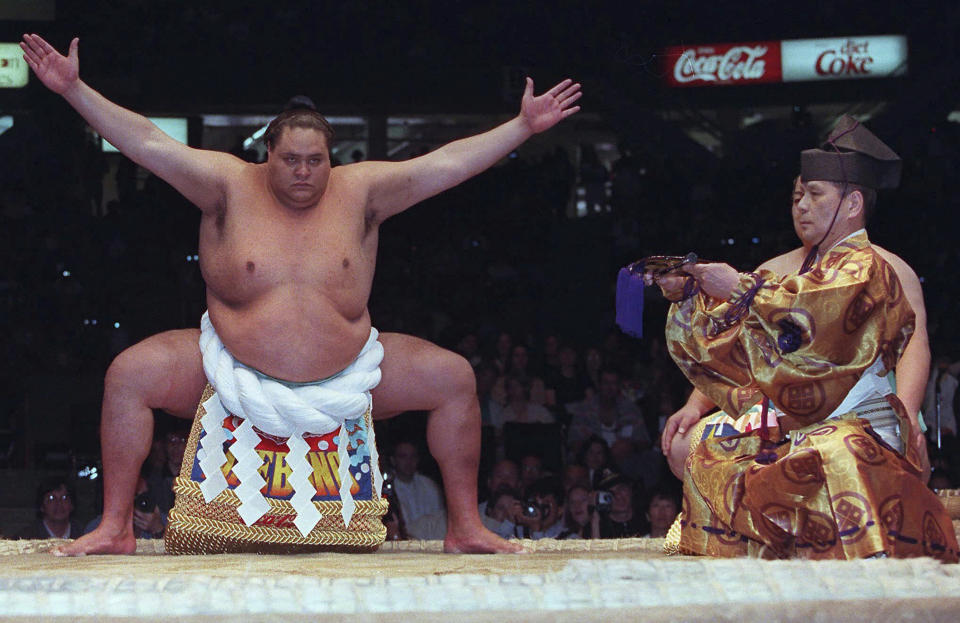 FILE - Hawaiian-born Taro Akebono, Japan's top Sumo wrestler, takes part in a ceremony in the ring prior to competition in Vancouver, British Columbia, on June 6, 1998. Hawaii-born Akebono, one of the greats of sumo wresting and a former grand champion, is reported to have died earlier this month of heart failure while receiving care at a hospital in Tokyo, the United States Forces in Japan said in a statement on Thursday, April 11, 2024. (Chuck Stoody/The Canadian Press via AP, File)