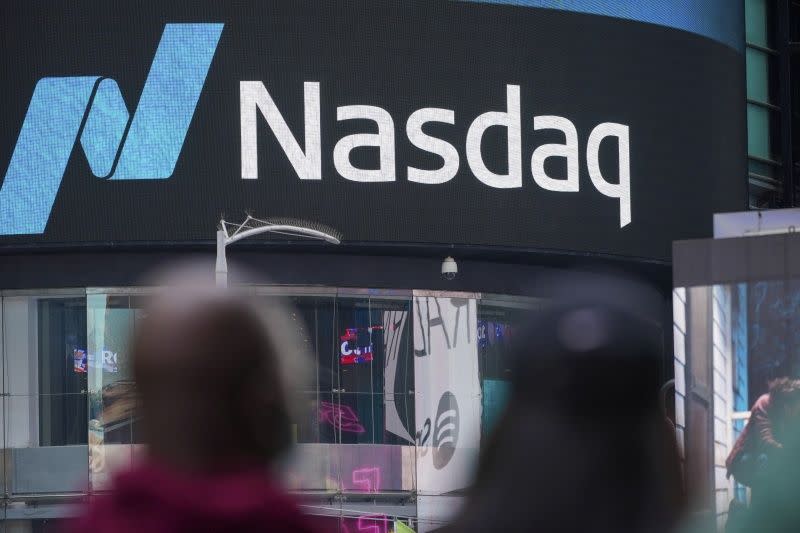 ▲納斯達克（ Nasdaq ）宣布將 4 間中國企業從指數名單移除，以回應白宮先前有關制裁的行政命令。圖為紐約時代廣場納斯達克交易所。（圖／美聯社／達志影像）