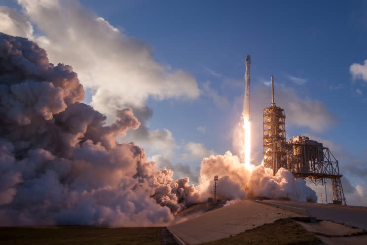 Lanzamiento de un cohete de la firma privada Space X, de Elon Musk. (Getty)