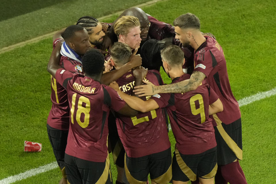 Kevin de Bruyne, de la selección de Bélgica, festeja luego de anotar el segundo tanto de su equipo ante Rumania en un partido de la Euro, realizado el sábado 22 de junio de 2024 (AP foto/Frank Augstein)