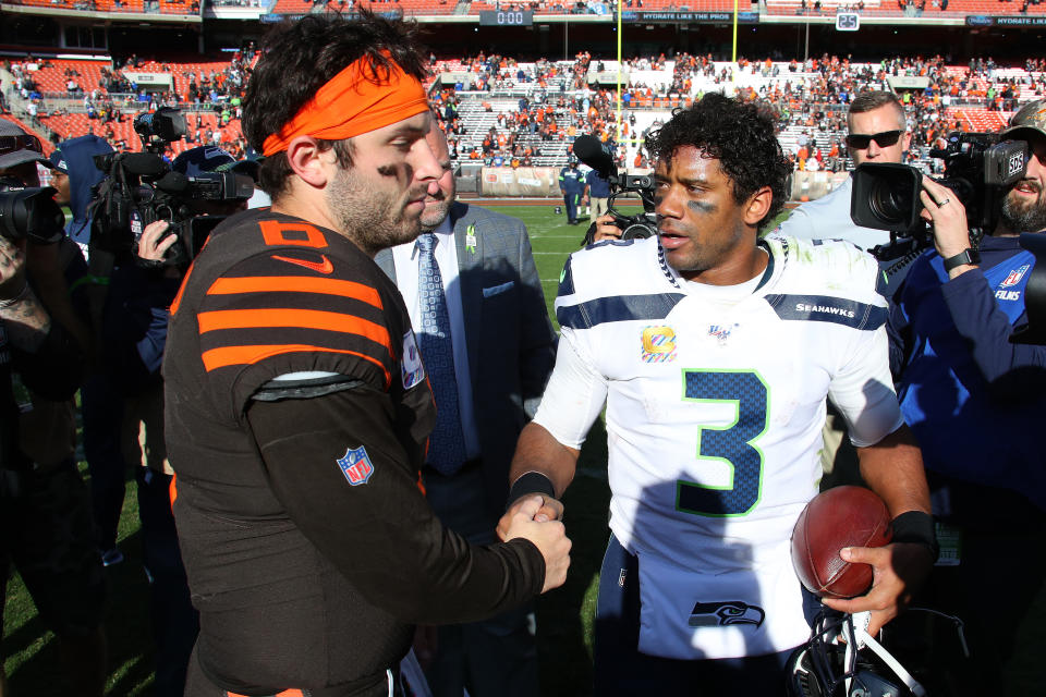 Russell Wilson of the Seattle Seahawks shakes hands with Baker Mayfield of the Cleveland Browns after a 32-28 Seahawks win. (Getty Images)