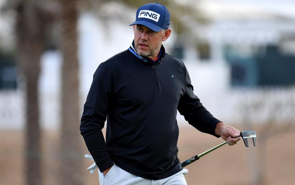 Lee Westwood de Inglaterra mira durante una ronda de práctica antes del PIF Saudi International en Royal Greens Golf &Amp;  Club de campo el 1 de febrero de 2023 - Getty Images/Tom Dulat